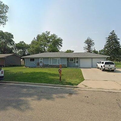 2523 El Rio Dr, Minot, ND 58701