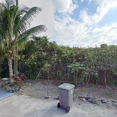 224 Lake Constance Dr, West Palm Beach, FL 33411