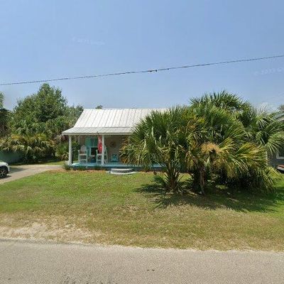 227 7th St, Port St. Joe, FL 32456