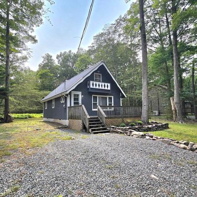 300 Delaware Trl, Pocono Lake, PA 18347