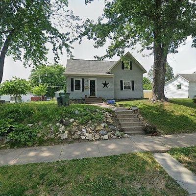 3016 Cleveland St, Clinton, IA 52732