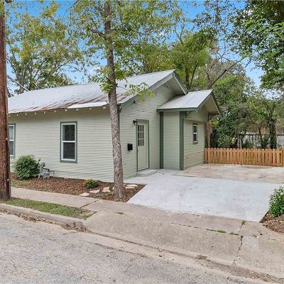 302 Botts St, Gonzales, TX 78629