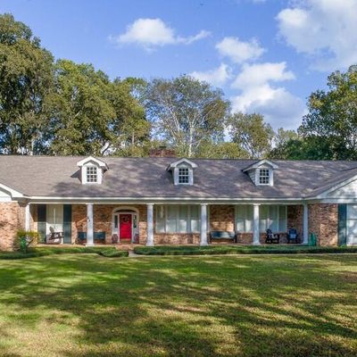 305 Creekbend Road, Natchez, MS 39120