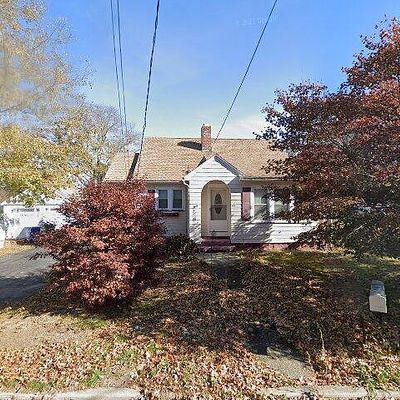 31 Pine St, Waterford, CT 06385