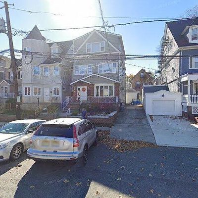 28 E 33 Rd St, Bayonne, NJ 07002