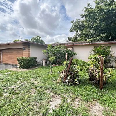 3521 Nw 25 Th St, Lauderdale Lakes, FL 33311