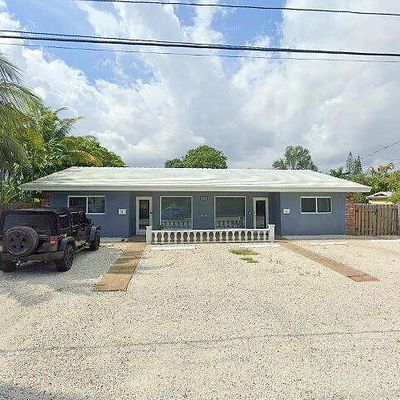 3241 Ne 17 Th Ave, Oakland Park, FL 33334