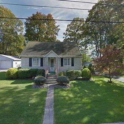 400 Spruce St, Walnutport, PA 18088