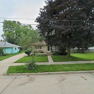 4113 W Kiehnau Ave, Milwaukee, WI 53209