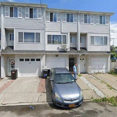 39 Michelle Ln, Staten Island, NY 10306