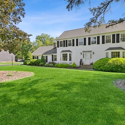 4 Westminster Dr, Annandale, NJ 08801