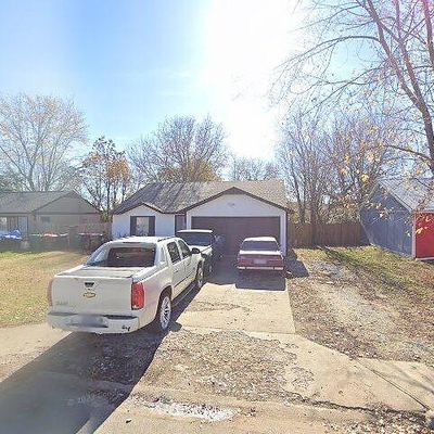 472 Village Ln, Springdale, AR 72764