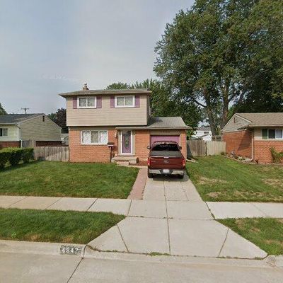 4842 Walker St, Wayne, MI 48184