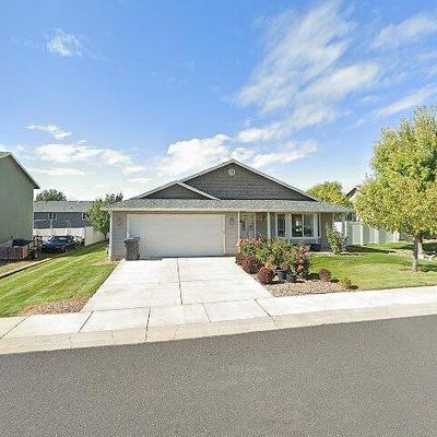 514 Baker St, Moxee, WA 98936