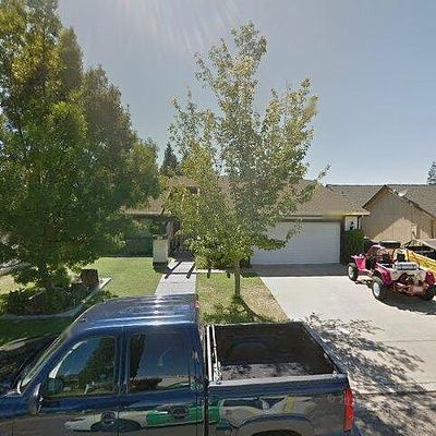 46 Willowood Dr, Oakdale, CA 95361