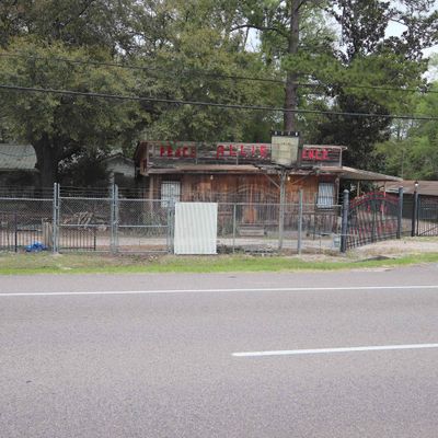 567 S Main St, Lumberton, TX 77657