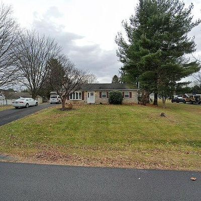 6 Autumn Dr, Gettysburg, PA 17325