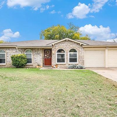 6100 Melody Ln, Watauga, TX 76148