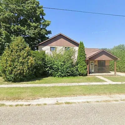 520 High St, Arlington, IA 50606