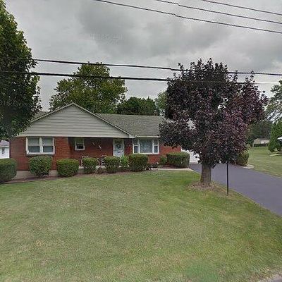 692 Daniels Rd, Nazareth, PA 18064