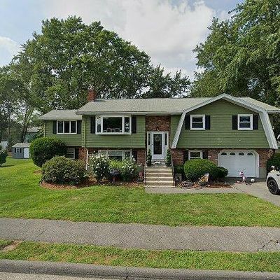 7 Cassidy Dr, Woburn, MA 01801