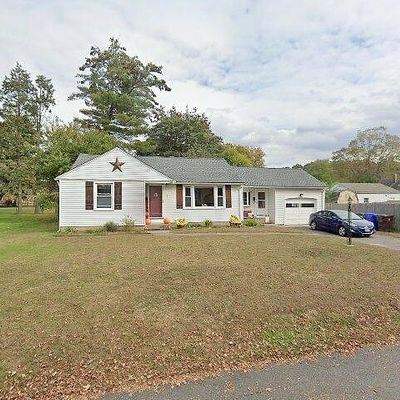 7 Ridgefield Rd, Enfield, CT 06082