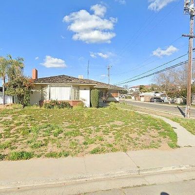 704 W Lamona Ave, Fresno, CA 93728