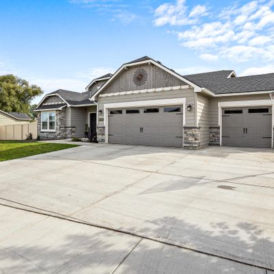 6307 Cottonwood Loop Ave, Yakima, WA 98903