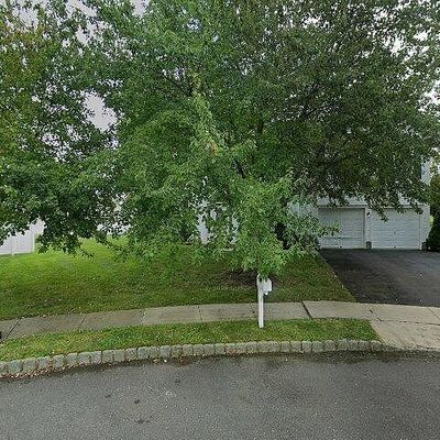 8 Clement Ct, Columbus, NJ 08022