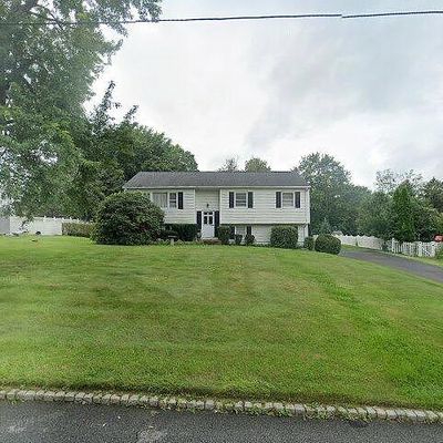 8 Hillside Rd, Hackettstown, NJ 07840