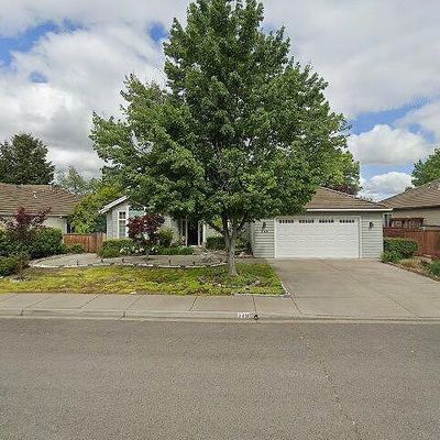 748 Eastridge Dr, Medford, OR 97504