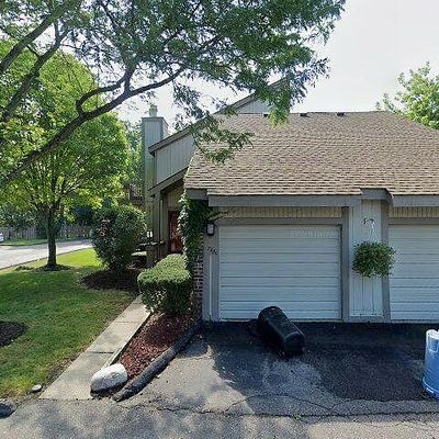 7486 Brynmawr Ct, West Bloomfield, MI 48322