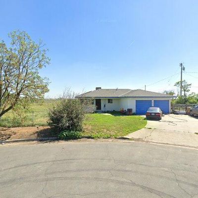 9525 Garden Dr, Hanford, CA 93230