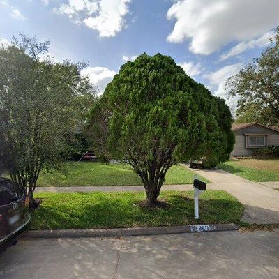 9611 Shady Tree Ln, Houston, TX 77086