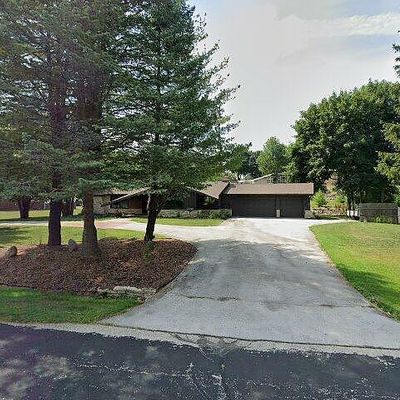 N63 W15751 Claremore Cir, Menomonee Falls, WI 53051