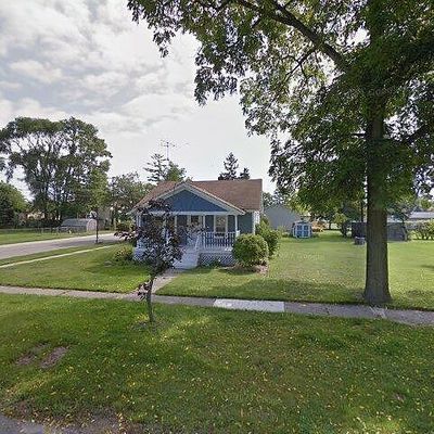 903 Dearborn St, Howell, MI 48843