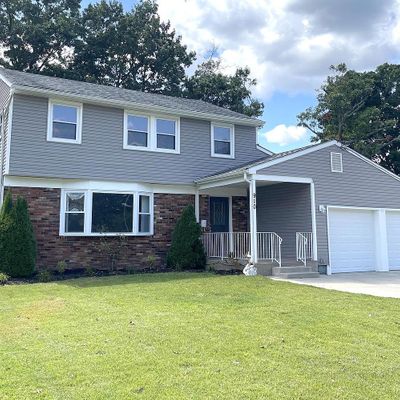 910 Howe Dr, Blackwood, NJ 08012