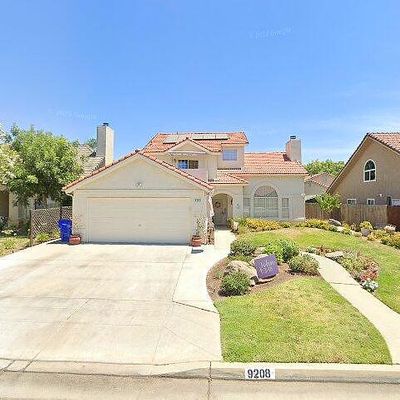 9208 N Recreation Ave, Fresno, CA 93720