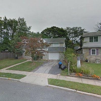 1 Emily St, Massapequa, NY 11758