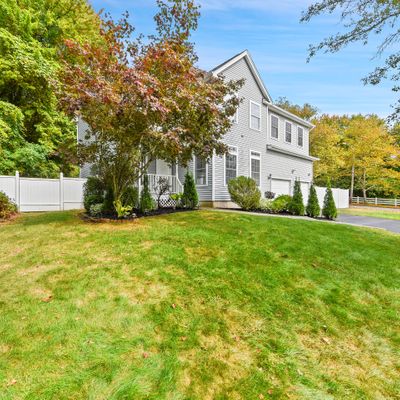 10 Aspen Cir, Hamden, CT 06518