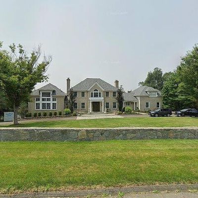 10 Old Castle Dr, Newtown, CT 06470