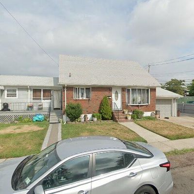 10 Riley Pl, Staten Island, NY 10302