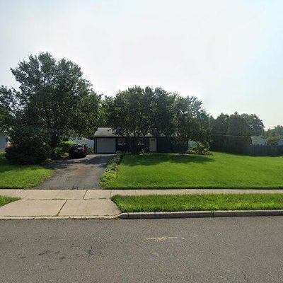 10 Stanworth Rd, Kendall Park, NJ 08824