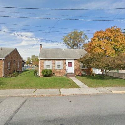 10 W Pine St, Mount Holly Springs, PA 17065