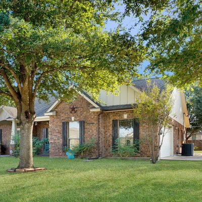 100 Parkcrest, Floresville, TX 78114