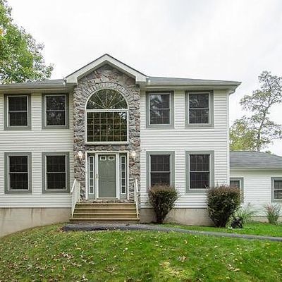 100 Redwood Ct, Milford, PA 18337