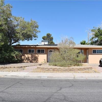 1001 Silver Lake Dr, Las Vegas, NV 89108