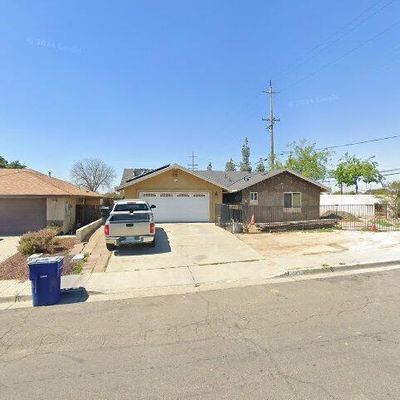 1002 Manor Ave, Hanford, CA 93230