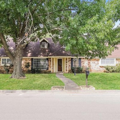 1004 Berkley Dr, Cleburne, TX 76033