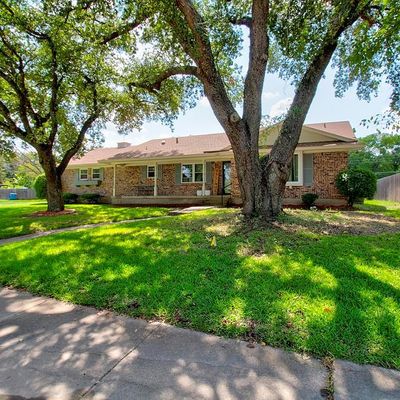 1008 Crestview Dr, Kaufman, TX 75142